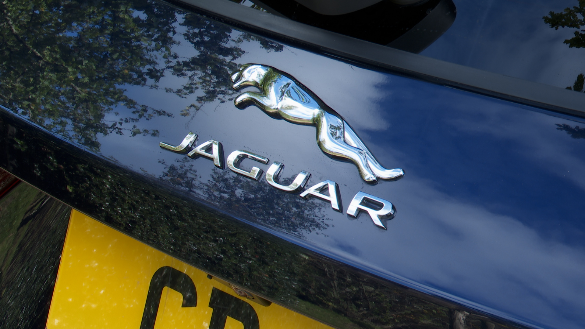 JAGUAR F-PACE ESTATE 2.0 P400e R-Dynamic HSE Black 5dr Auto AWD
